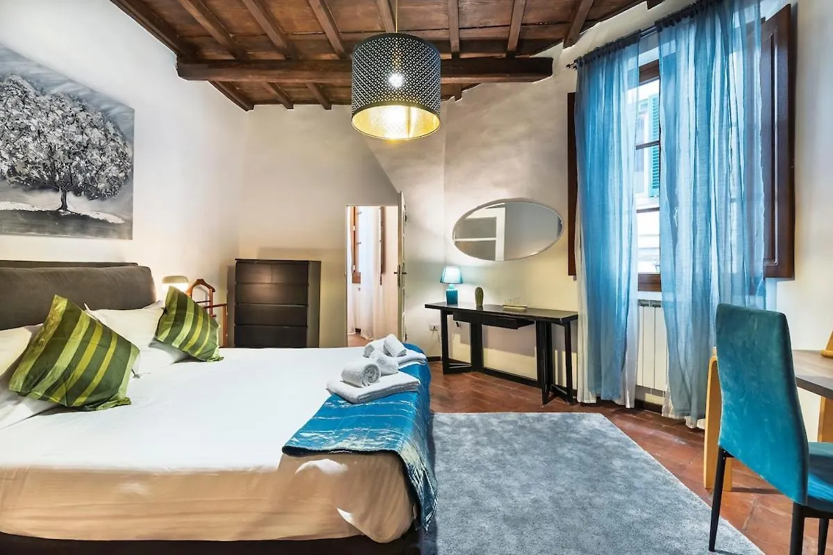 פירנצה Ponte Vecchio Sprone Deluxe Apartment 0*,  איטליה