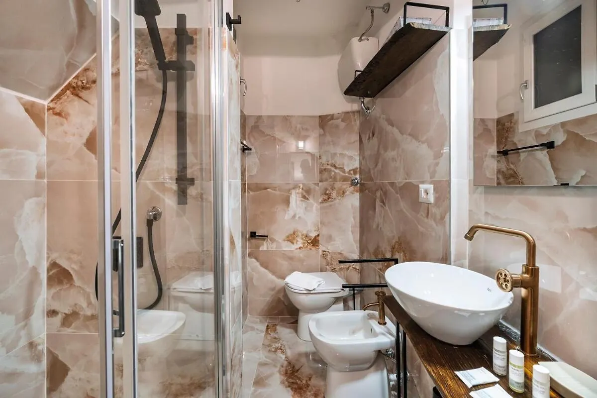 Ponte Vecchio Sprone Deluxe Apartment Florenz Italien
